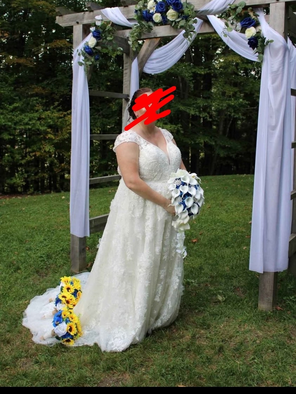 Size 16w Lace Flowered Wedding Dress. In Amazing Condition.